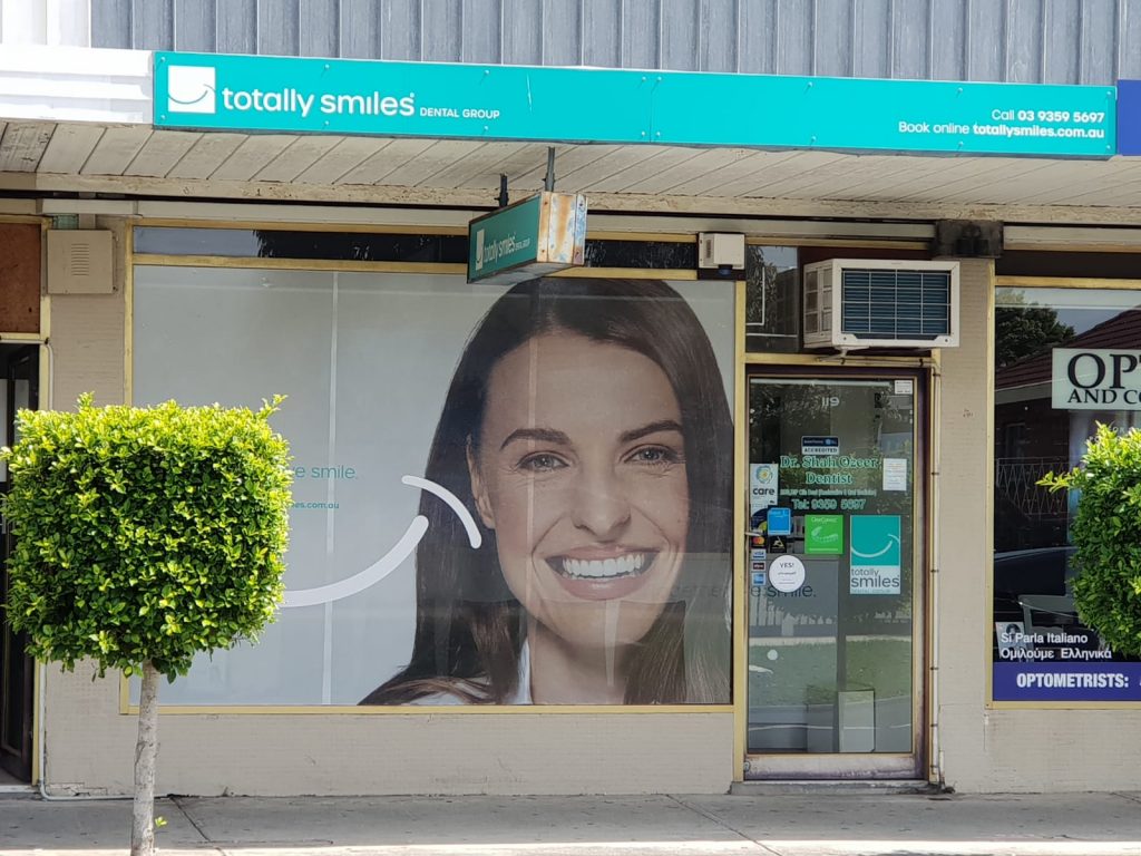 Totally Smiles Fawkner | dentist | 119 Jukes Rd, Fawkner VIC 3060, Australia | 0393595697 OR +61 3 9359 5697