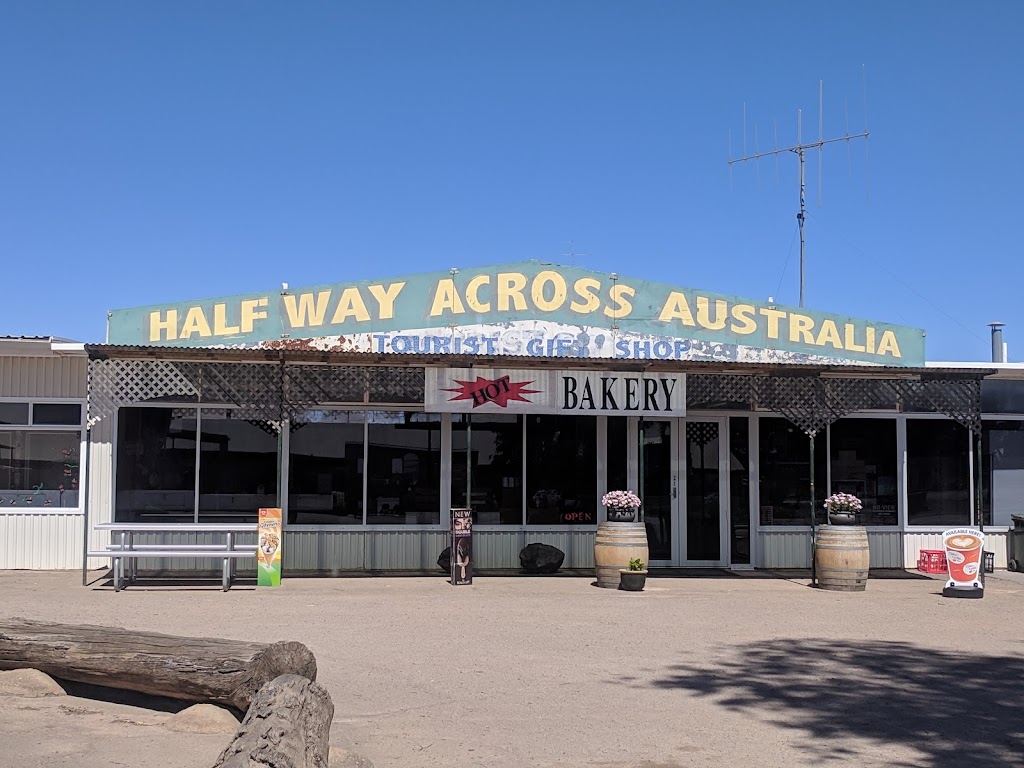 The Big Galah | Eyre Hwy, Kimba SA 5641, Australia | Phone: (08) 8627 2766