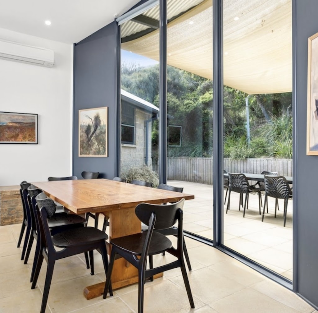 The Surf Spot Spectacular Eastern View Beach House | 635 Great Ocean Rd, Eastern View VIC 3231, Australia | Phone: (03) 5289 4233