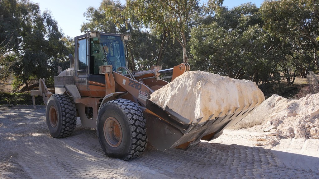 Earth Quarries | 51 Bloomfield Rd, Molong NSW 2866, Australia | Phone: (02) 6366 8149