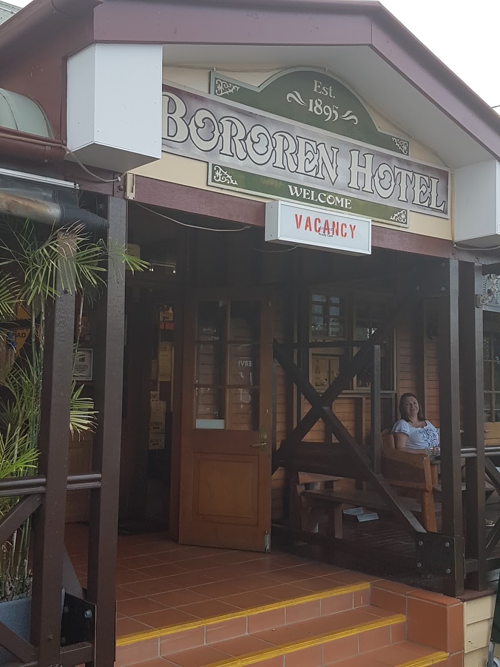 Bororen Hotel Motel | Corner Marshall and Dougall Street, Bororen QLD 4678, Australia | Phone: (07) 4974 4335