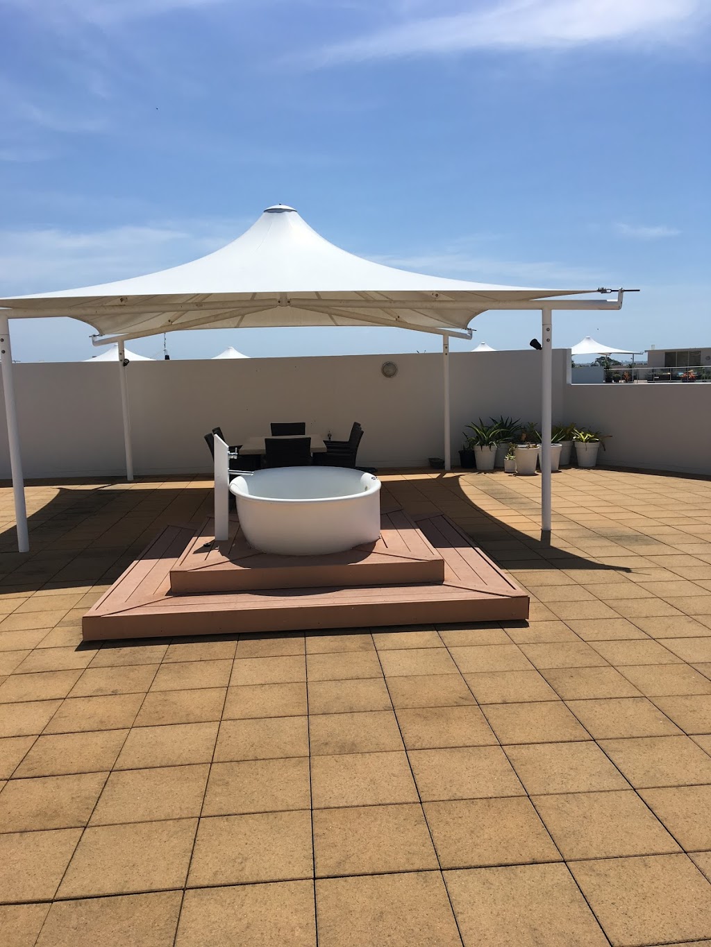 Oaks Resort & Spa Hervey Bay (formerly Oceans Resort & Spa Herve | 569-571 Charlton Esplanade, Urangan QLD 4655, Australia | Phone: (07) 4194 9700