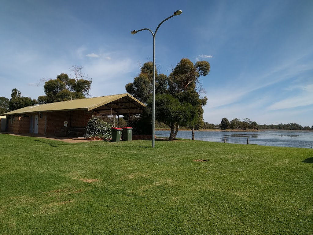 Gumbend Lake Facilities | rv park | Condobolin NSW 2877, Australia