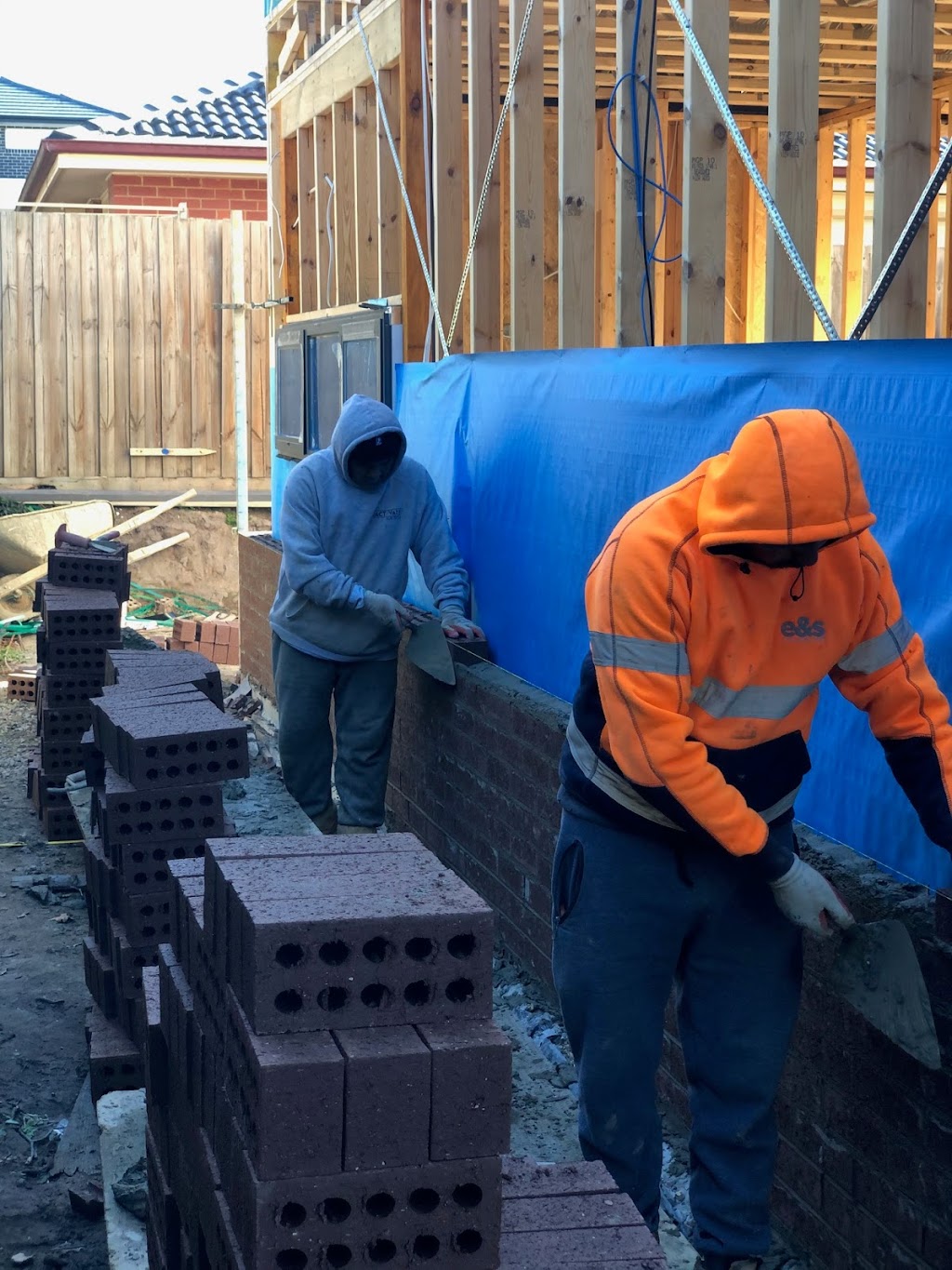 Melbrickies | 4 Jeanetta Cl, Cranbourne East VIC 3977, Australia | Phone: 0423 545 711