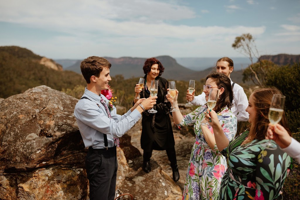 Love In The Mountains | 45 Davidson Rd, Leura NSW 2780, Australia | Phone: 0400 550 919