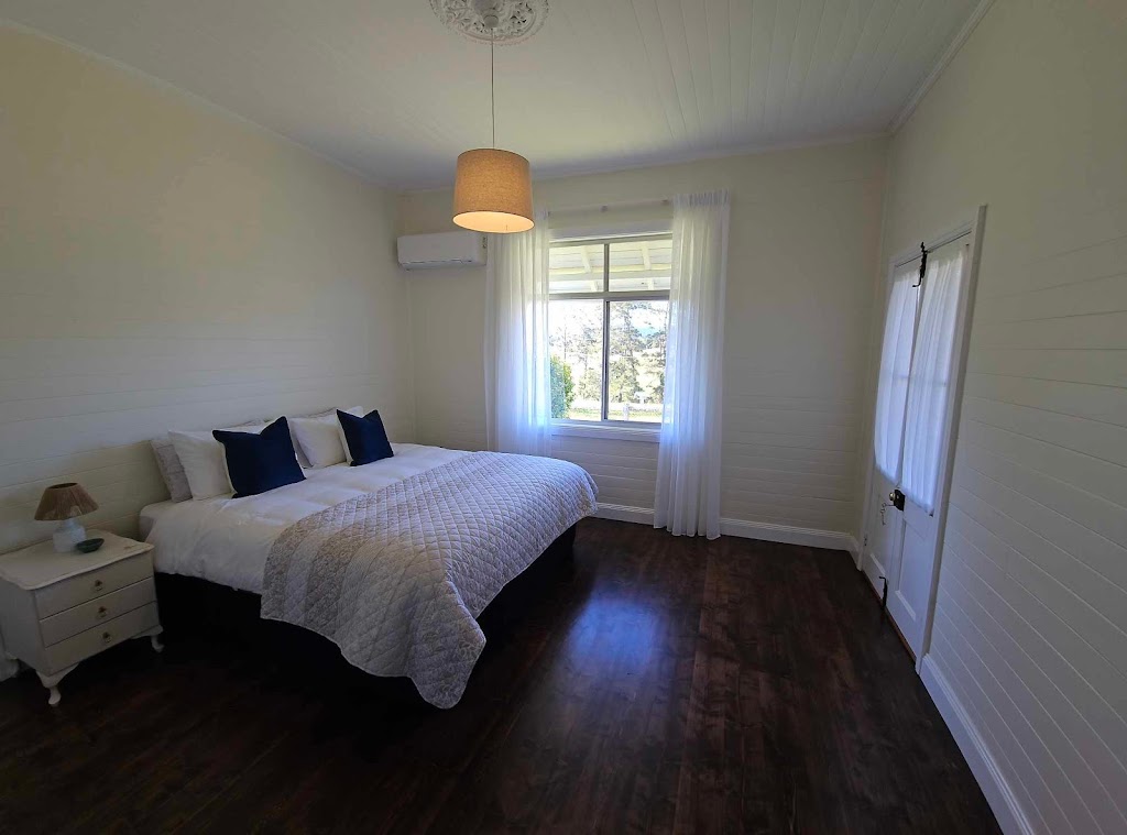 oak tree farmhouse | 175 Coramba Rd, Dorrigo NSW 2453, Australia | Phone: 0448 693 541