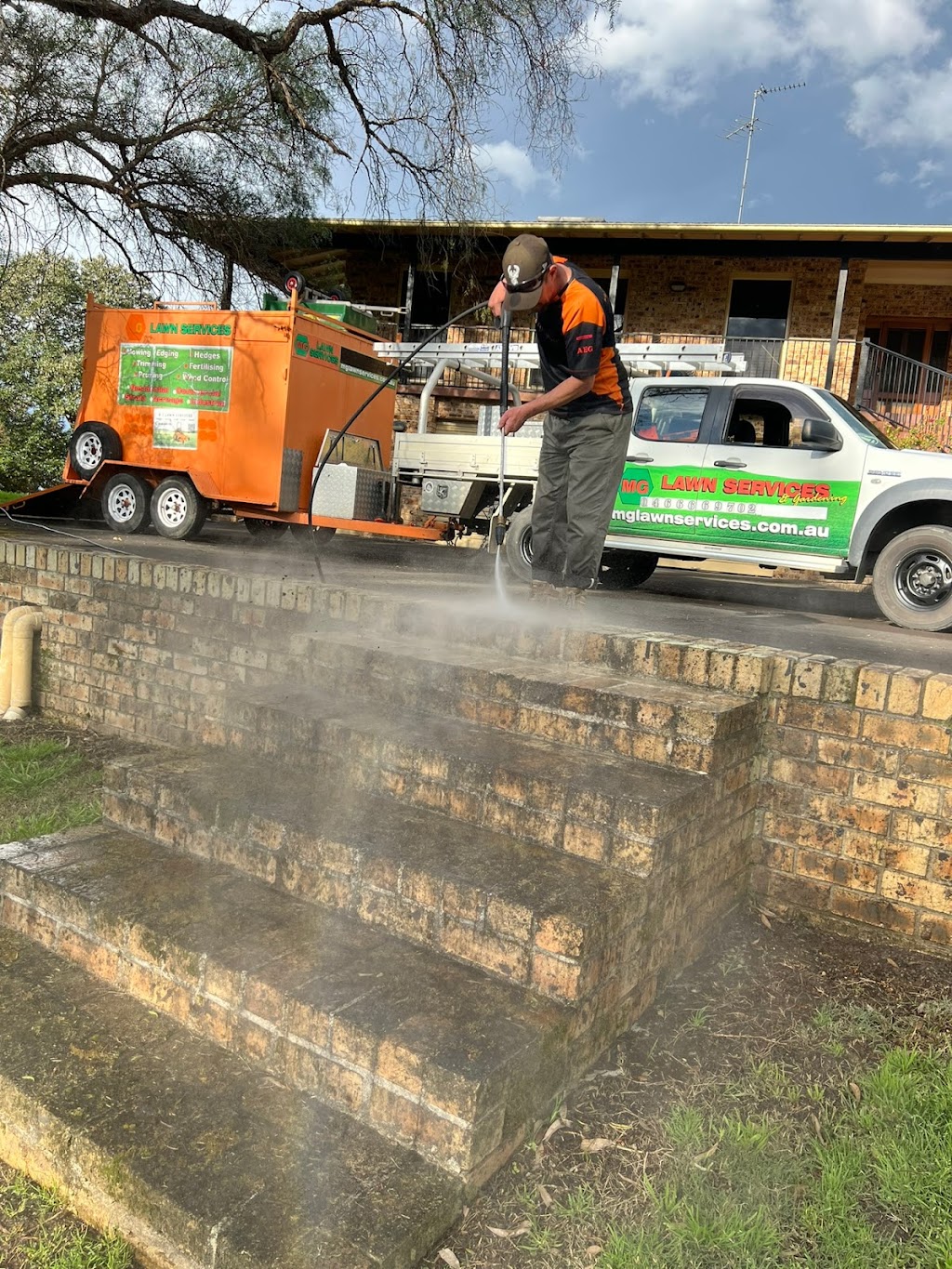 MG LAWN SERVICES PTY LTD | 29 Dobu Pl, Glenfield NSW 2167, Australia | Phone: 0457 979 408