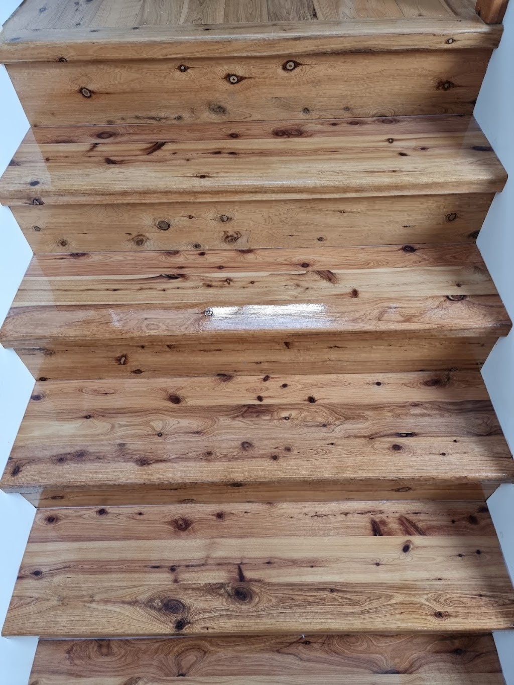 Whats woody floor sanding and polishing | 44 Bradley Ln, Kulnura NSW 2250, Australia | Phone: 0418 656 771