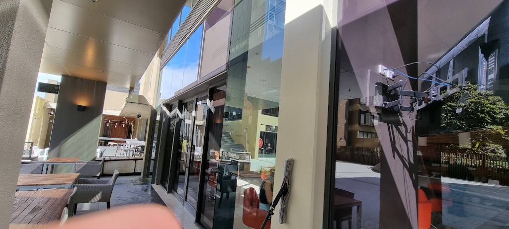 Window Cleaning Newcastle | 41a Auklet Rd, Mount Hutton NSW 2290, Australia | Phone: 0490 377 600