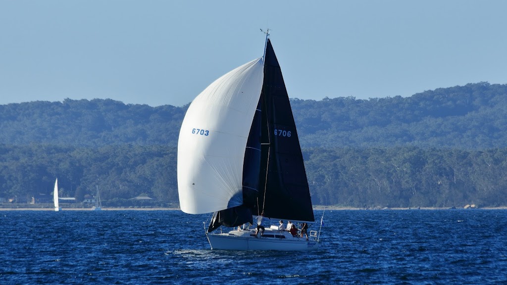 Batemans Bay Sailing Club | Hanging Rock Pl, Batemans Bay NSW 2536, Australia | Phone: 0447 533 539