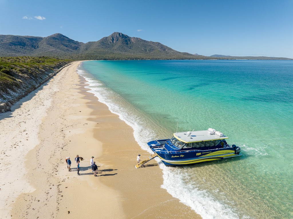 Freycinet Aqua Express | Garnet Ave, Coles Bay TAS 7215, Australia | Phone: (03) 6257 0355