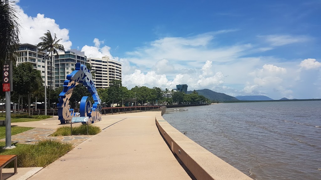 Cairns Tourist Information Centre | travel agency | Cnr Shields St and The, Esplanade, Cairns City QLD 4870, Australia | 0740479123 OR +61 7 4047 9123