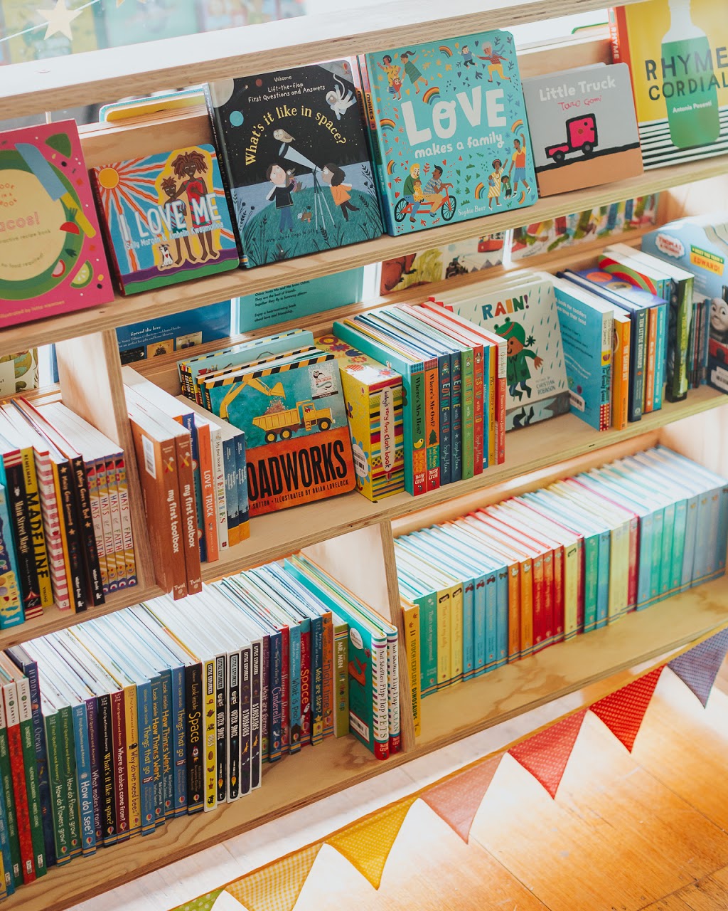 Squishy Minnie Bookstore | 6 High St, Kyneton VIC 3444, Australia | Phone: (03) 5460 1420