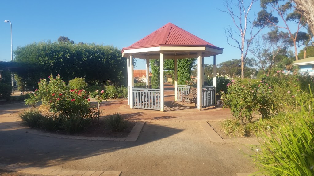 Kambalda Aquatic Facility | 2 Barnes Dr, Kambalda West WA 6442, Australia | Phone: (08) 9080 2111