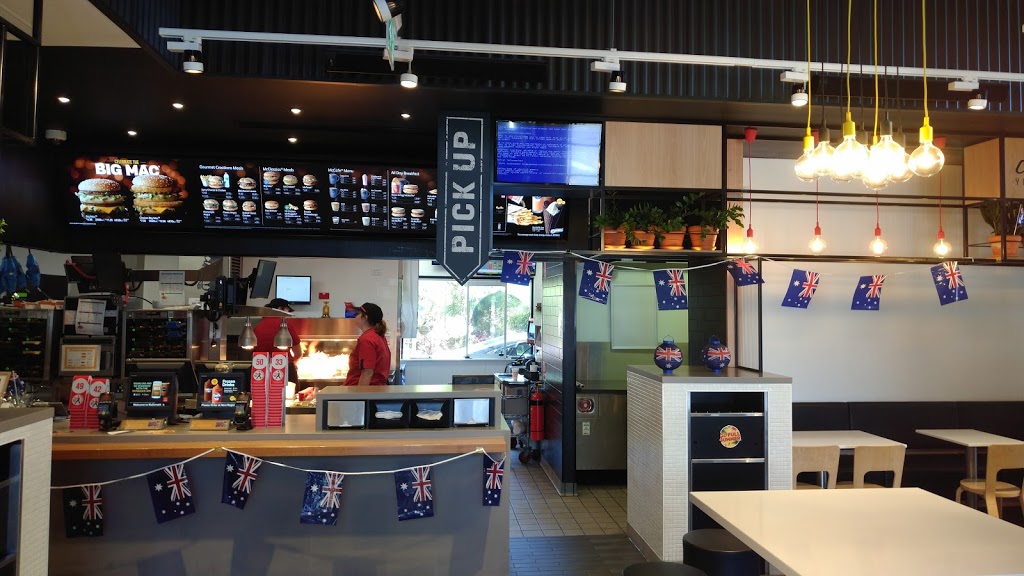 McDonalds Benowa | cafe | Shop 1808, Benowa Shopping Centre, 1 Ross St, Benowa QLD 4217, Australia | 0755395623 OR +61 7 5539 5623