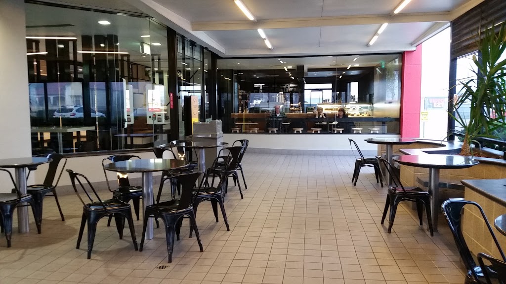 McDonalds Cessnock | meal takeaway | Cnr Allandale Road &, Ferguson St, Cessnock NSW 2325, Australia | 0249911678 OR +61 2 4991 1678