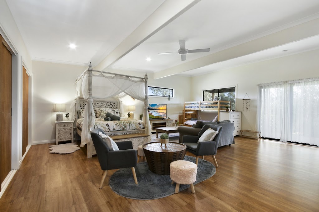 Metung Bluelake Escapes / Bluelake Cottage | 20 Falcon Grove, Metung VIC 3904, Australia | Phone: 0401 499 108