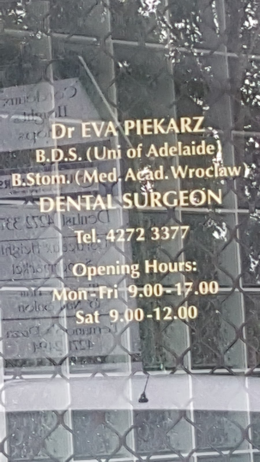 Piekarz Eva | dentist | 2/26 Derribong Dr, Cordeaux Heights NSW 2526, Australia | 0242723377 OR +61 2 4272 3377