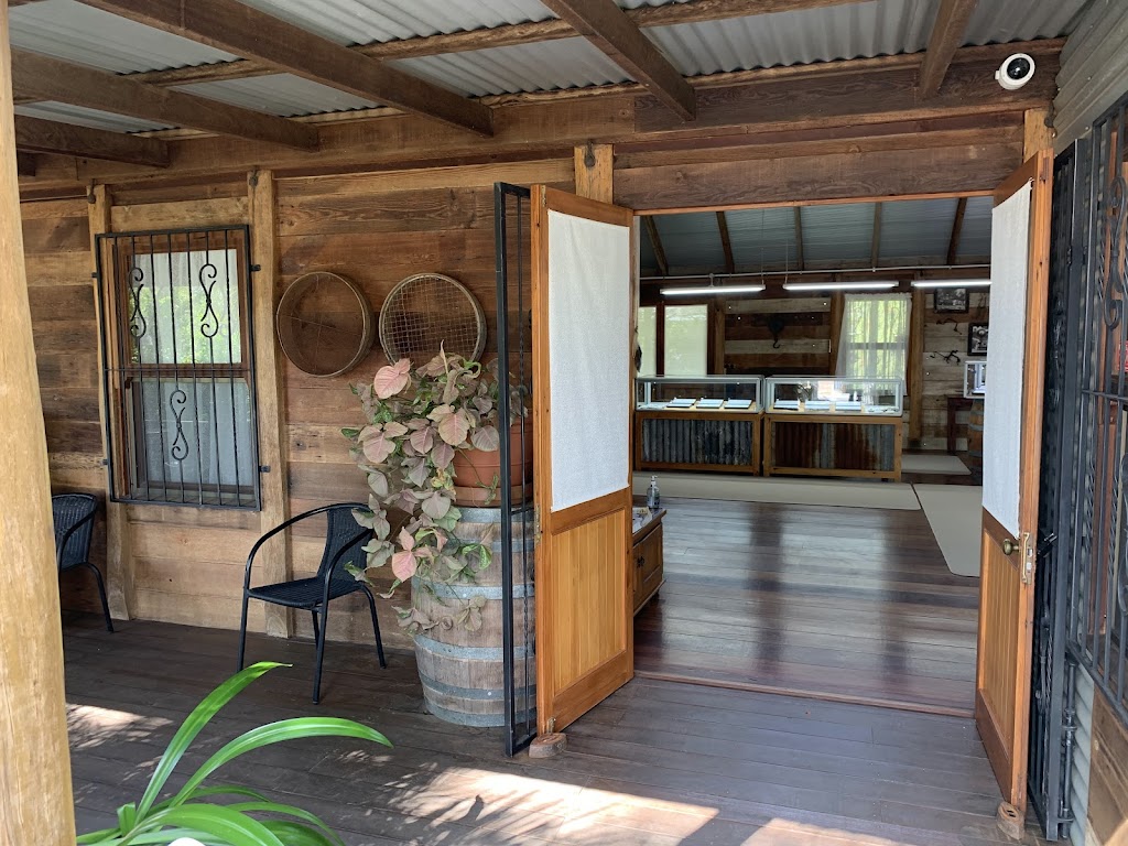 Coolamon Mining Sapphire Showcase | 1052 Rubyvale Rd, Sapphire Central QLD 4702, Australia | Phone: 0407 881 551