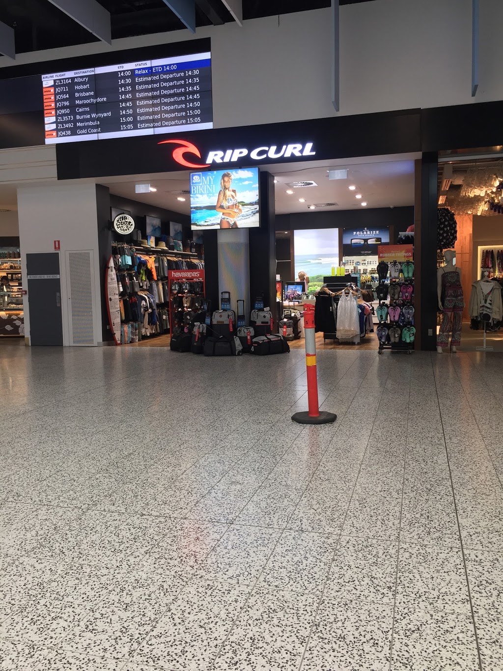 Rip Curl Tullamarine - International | clothing store | Sky Plaza T2, Melbourne Airport Terminal, 2/11 Airport Dr, Melbourne Airport VIC 3045, Australia | 0393303591 OR +61 3 9330 3591