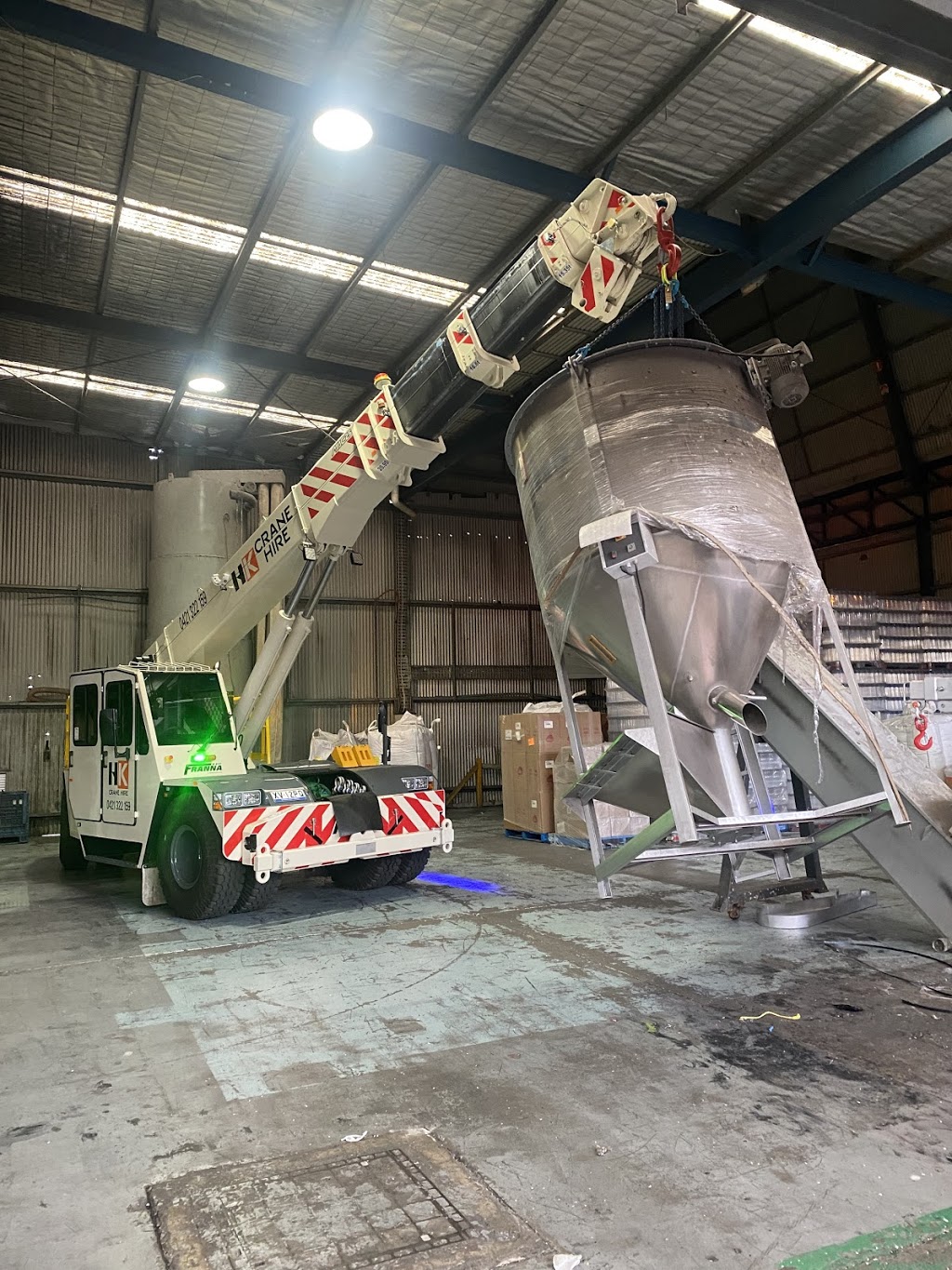 HK Crane Hire | 7 Silverleaves Blvd, Berwick VIC 3806, Australia | Phone: 0421 322 159