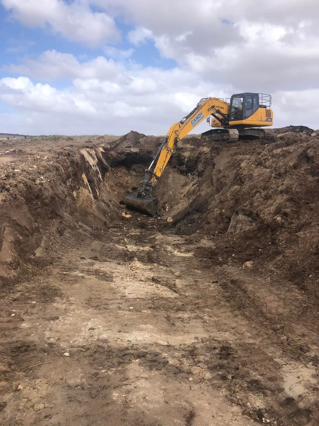 Mark Candy Earthmoving Pty Ltd | 135 Martin Rd, Mannum SA 5254, Australia | Phone: 0419 584 525