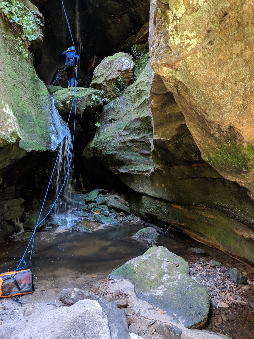 Hole-in-the-wall Car Park | Unnamed Road, Newnes Plateau NSW 2790, Australia