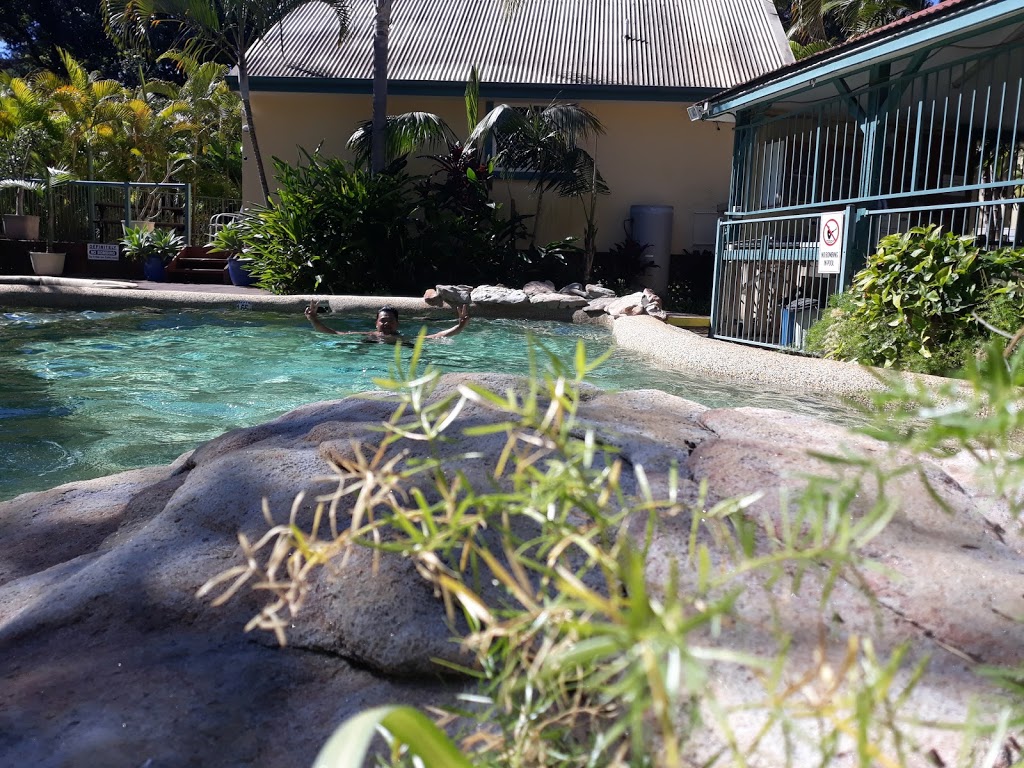 Tropic Oasis Holiday Villas | 10 Tropic Lodge Pl, Coffs Harbour NSW 2450, Australia | Phone: (02) 6653 6129