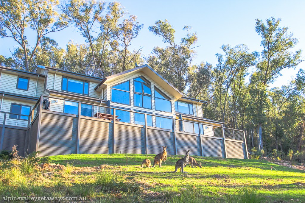 Kangaroo Lodge | lodging | 32 Walkers Ln, Bright VIC 3741, Australia | 0357592555 OR +61 3 5759 2555