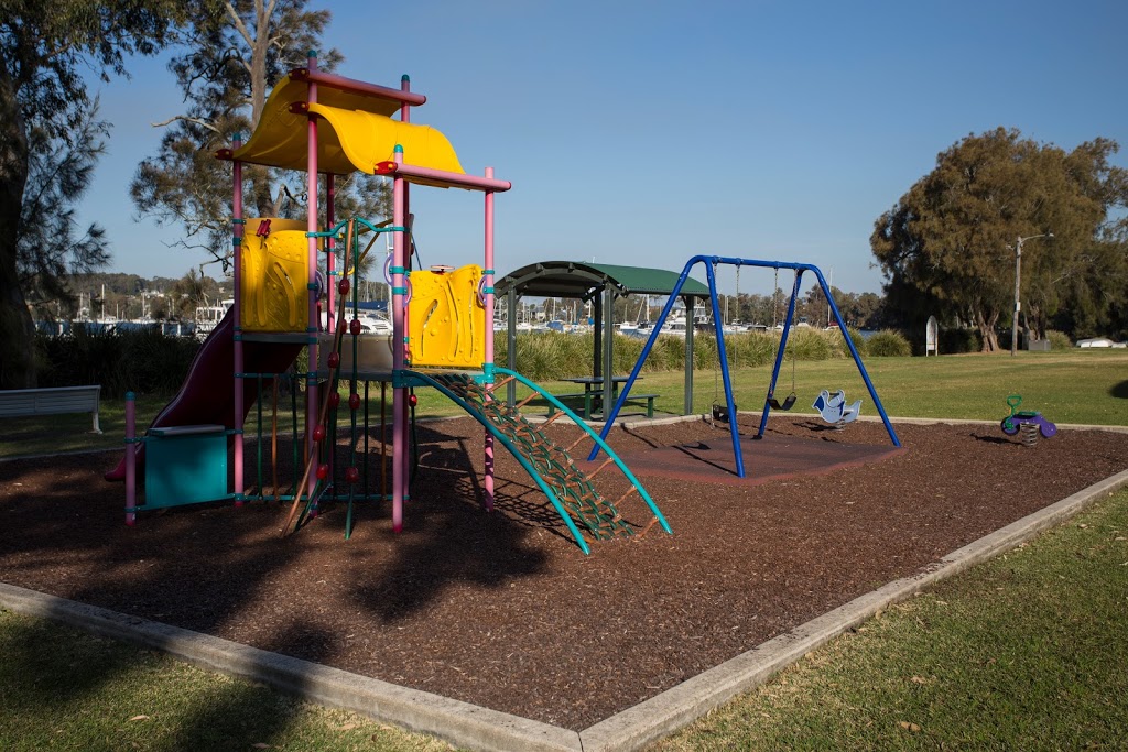 Wangi Wangi Foreshore Reserve Playground | Market St, Wangi Wangi NSW 2267, Australia | Phone: (02) 4921 0333