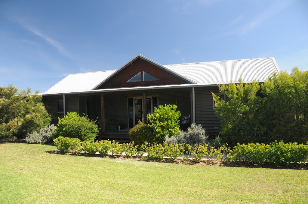 Lilies Luxury Retreats | 60 Majors Ln, Lovedale NSW 2320, Australia | Phone: 0428 698 881