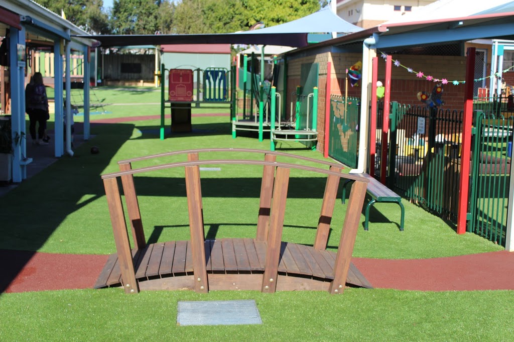 Centenary Childcare & Early Education Centre | school | 15 Loffs Rd, Mount Ommaney QLD 4074, Australia | 0732794448 OR +61 7 3279 4448