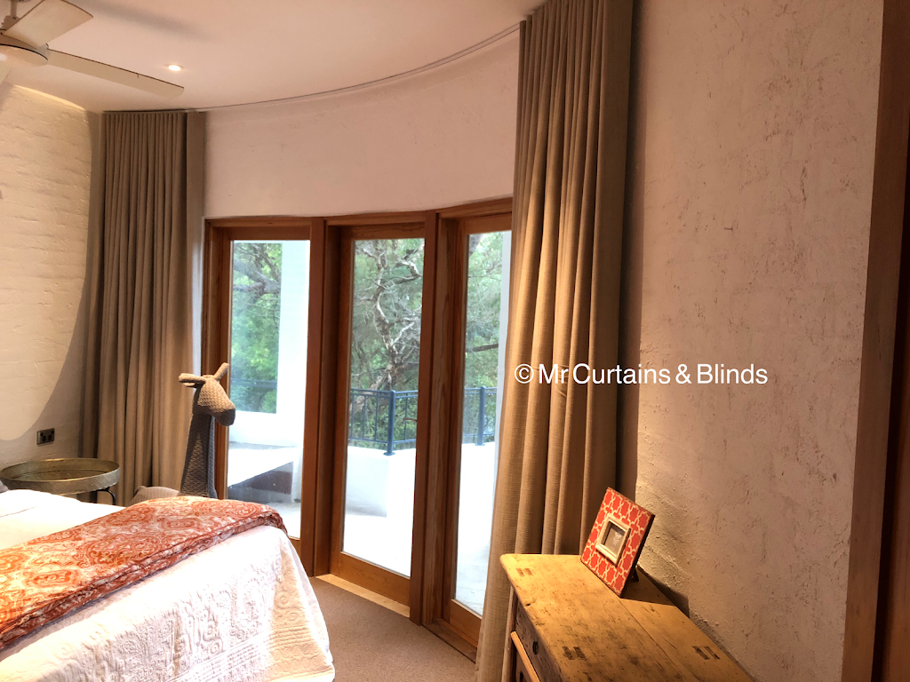 Mr Curtains & Blinds | 1/11 Broadwater St, Point Clare NSW 2250, Australia | Phone: (02) 4339 9422