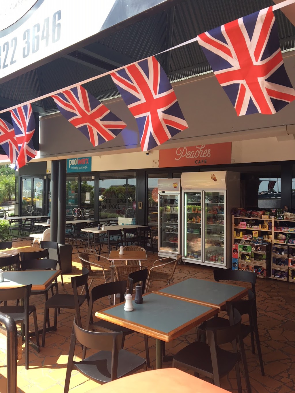 Chumley Warners Traditional British Fish & Chips | Shop 8/190 Birkdale Rd, Birkdale QLD 4159, Australia | Phone: (07) 3822 7787