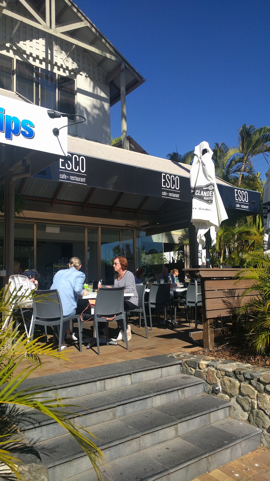 Esco Cafe & Restaurant | Gympie Terrace & The Cockleshell, Noosaville QLD 4566, Australia | Phone: (07) 5474 1770