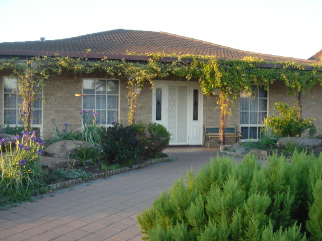 Aberdour Bed and Breakfast $89 | lodging | 7 Osborne Rd, North Haven SA 5018, Australia | 0883418231 OR +61 8 8341 8231