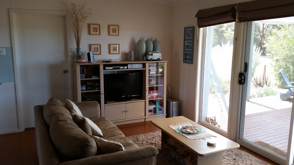 Linger Longer Cottages | 53 Mentone Rd E, Hayborough SA 5212, Australia | Phone: 0417 829 201