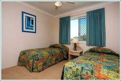 Koala Cove Holiday Apartments | 16 Djerral Ave, Burleigh Heads QLD 4220, Australia | Phone: 0422 050 919