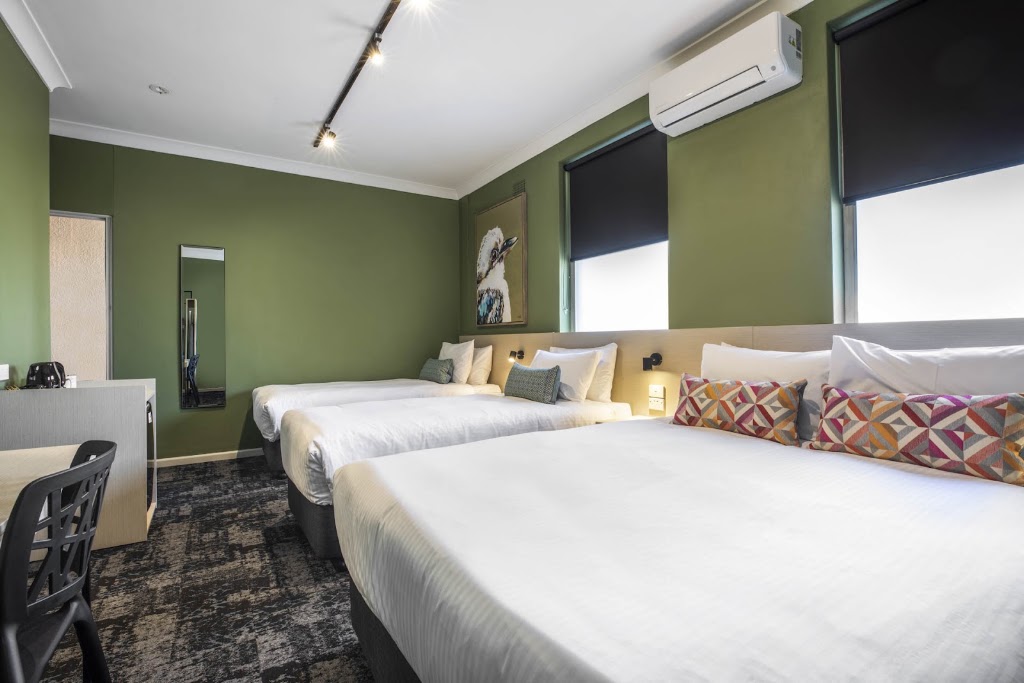 Nightcap at Pritchards Hotel | 360 Elizabeth Dr, Mount Pritchard NSW 2170, Australia | Phone: (02) 9607 0311