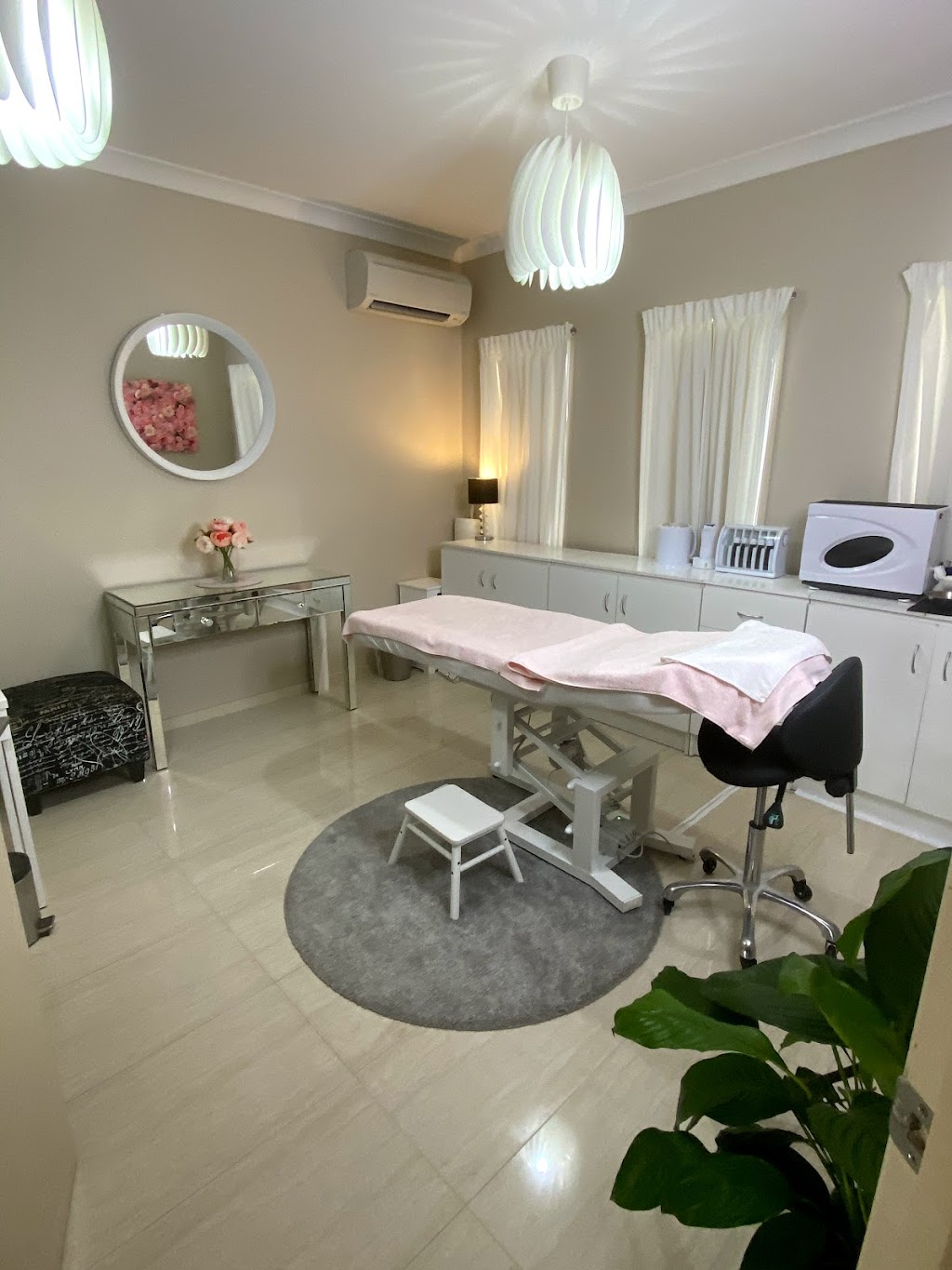 Your Beauty Room | beauty salon | 59 Chalk Cct, North Lakes QLD 4509, Australia | 0413033301 OR +61 413 033 301