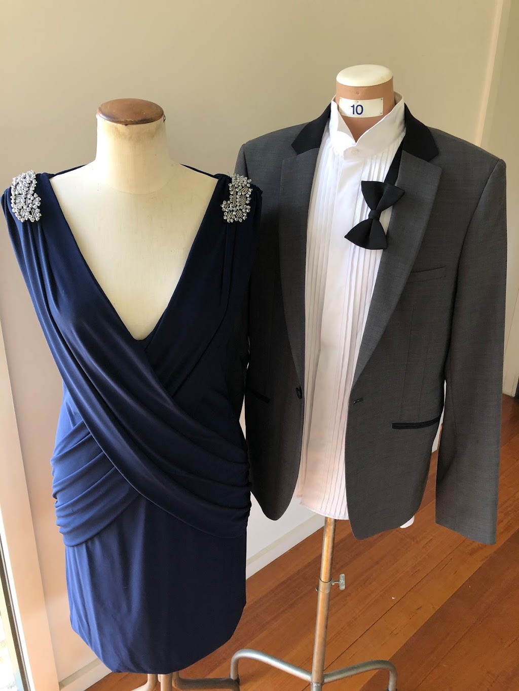 JOANNAS CUSTOM ALTERATIONS | 22 Glen Park Rd, Eltham North VIC 3095, Australia | Phone: 0410 149 919