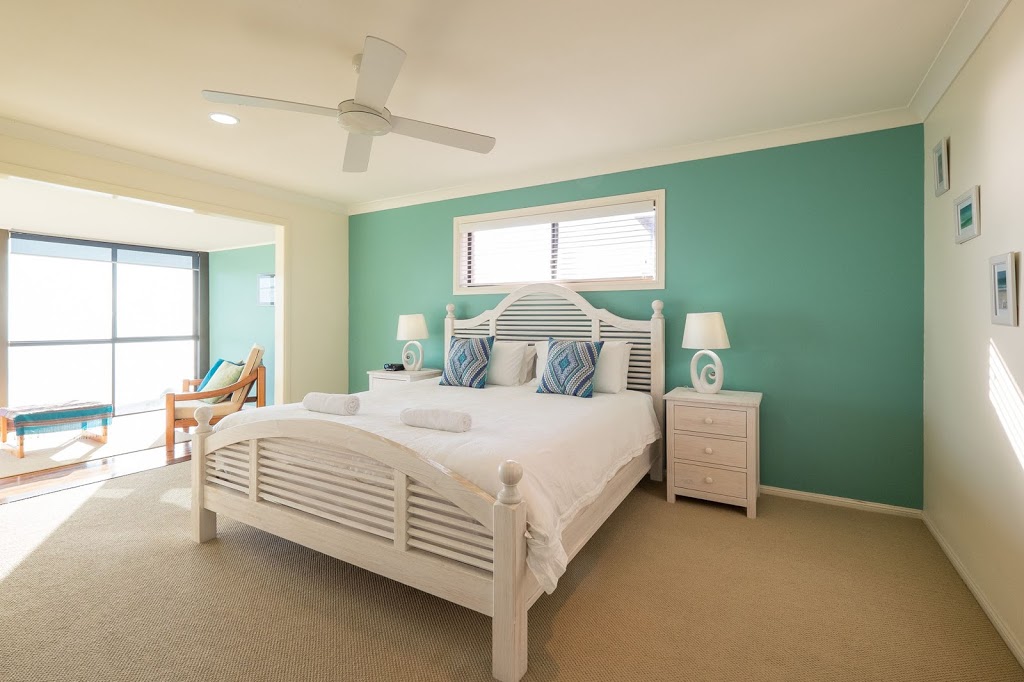 Belle Vue Beach House | 117 Tramican St, Point Lookout QLD 4183, Australia | Phone: (07) 3415 3949