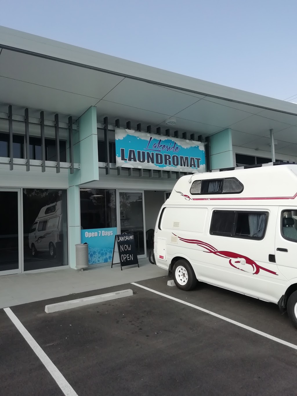 Lakeside laundromat | 11 Hilton Terrace, Tewantin QLD 4565, Australia