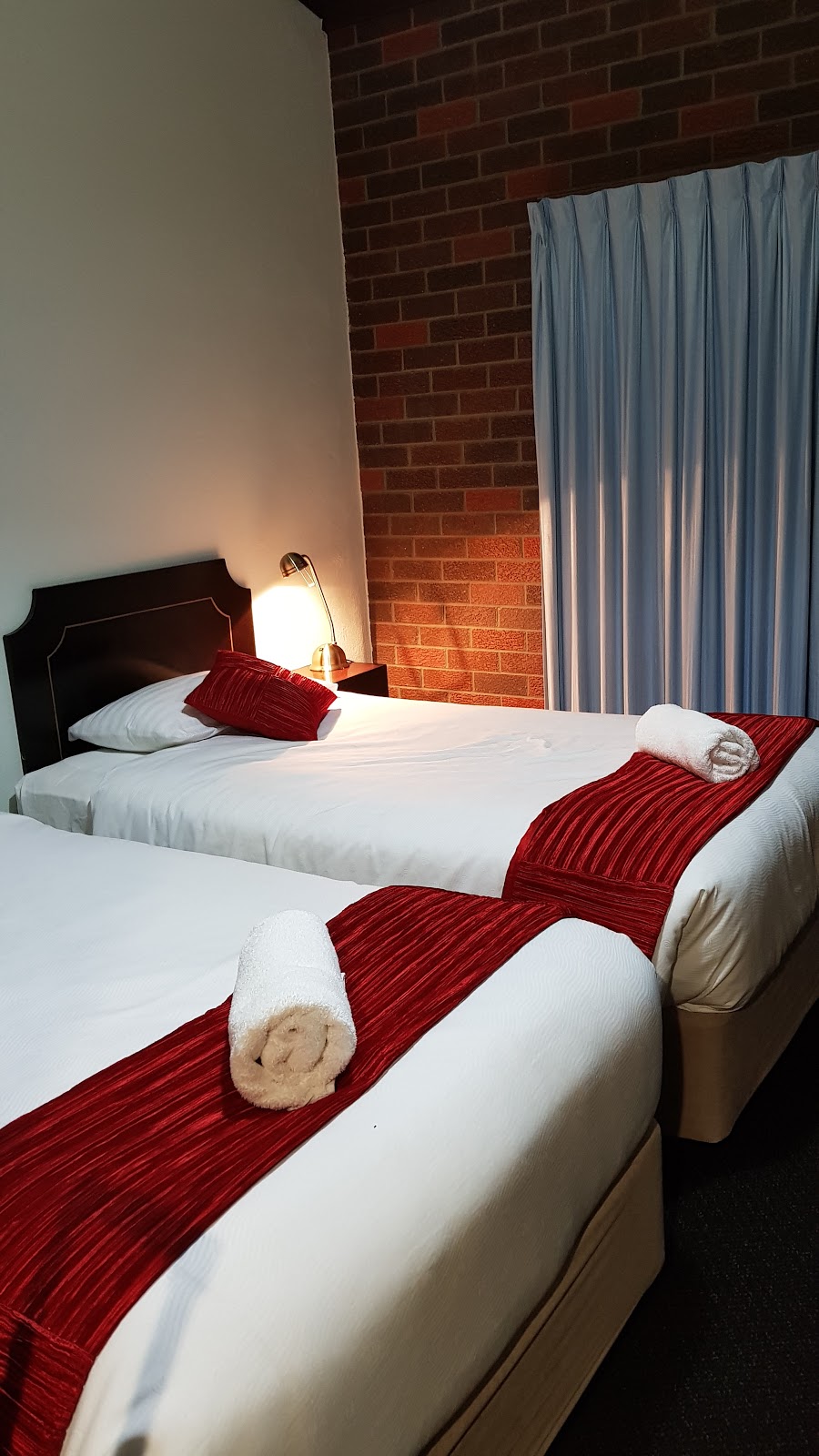 Wave Rock Hotel | lodging | 2 Lynch St, Hyden WA 6359, Australia | 0898805052 OR +61 8 9880 5052