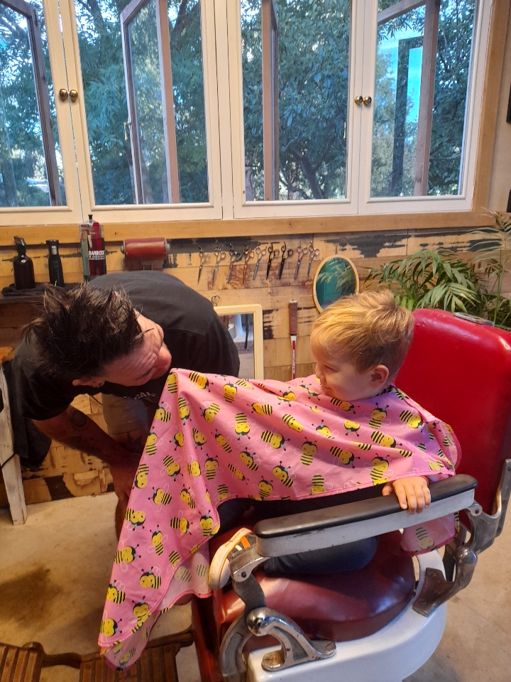 Barefoot Barber | Corner of Ellis rd and, 115 Giacomettis Ln, Coomoora VIC 3461, Australia | Phone: 0429 595 098