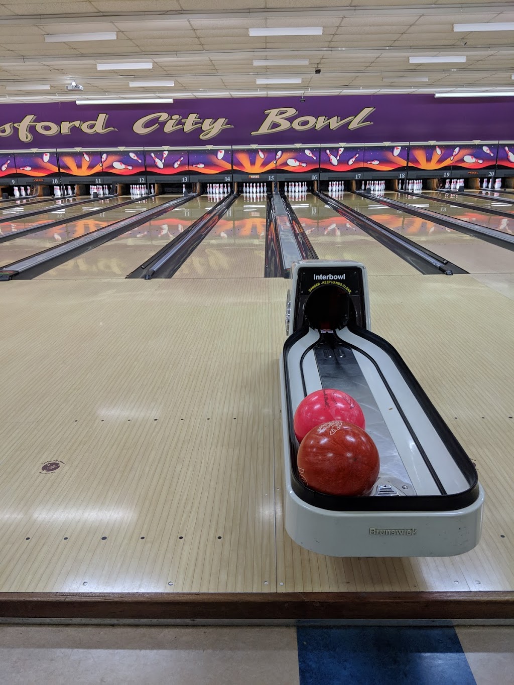 Gosford City Bowl | bowling alley | 10 Brooks Ave, Wyoming NSW 2250, Australia | 0243283133 OR +61 2 4328 3133