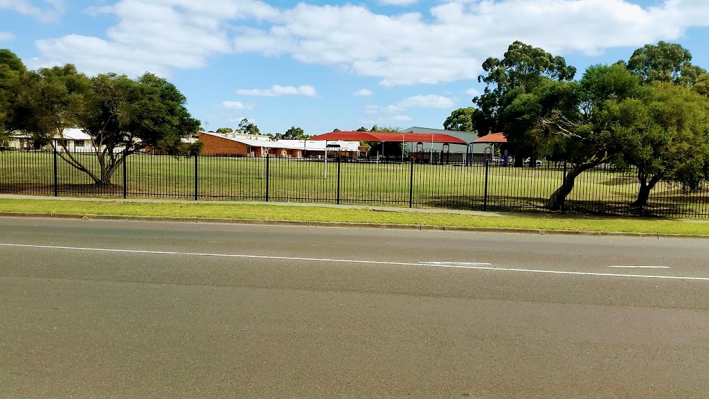 Pakenham Consolidated School | school | 2 Rundell Way, Pakenham VIC 3810, Australia | 0359411511 OR +61 3 5941 1511