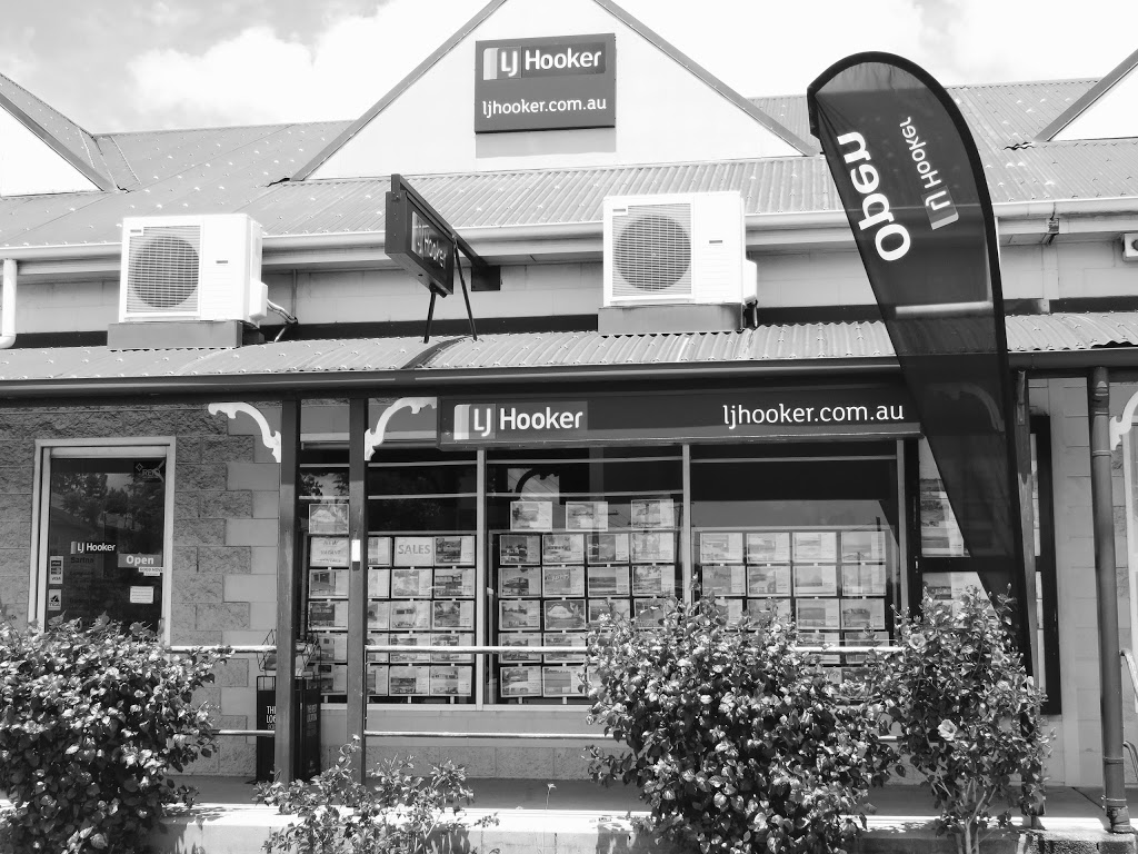 LJ Hooker | 71 Broad St, Sarina QLD 4737, Australia | Phone: (07) 4956 2617