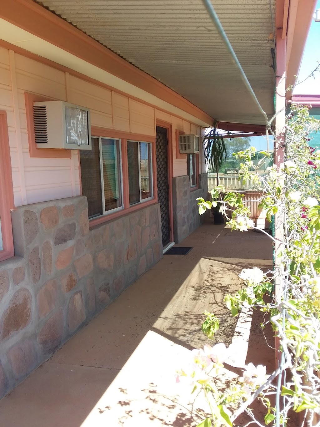 Andamooka Cottage B&B | lodging | 535 Horse Paddock Rd, Andamooka SA 5722, Australia | 0476250260 OR +61 476 250 260