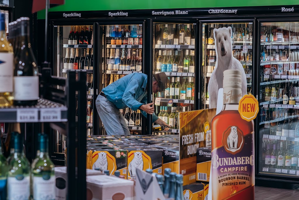 Liquor Legends Drive Thru - The Mayfair Hotel Emerald | 9/11 Mayfair Dr, Emerald QLD 4720, Australia | Phone: (07) 4987 4081